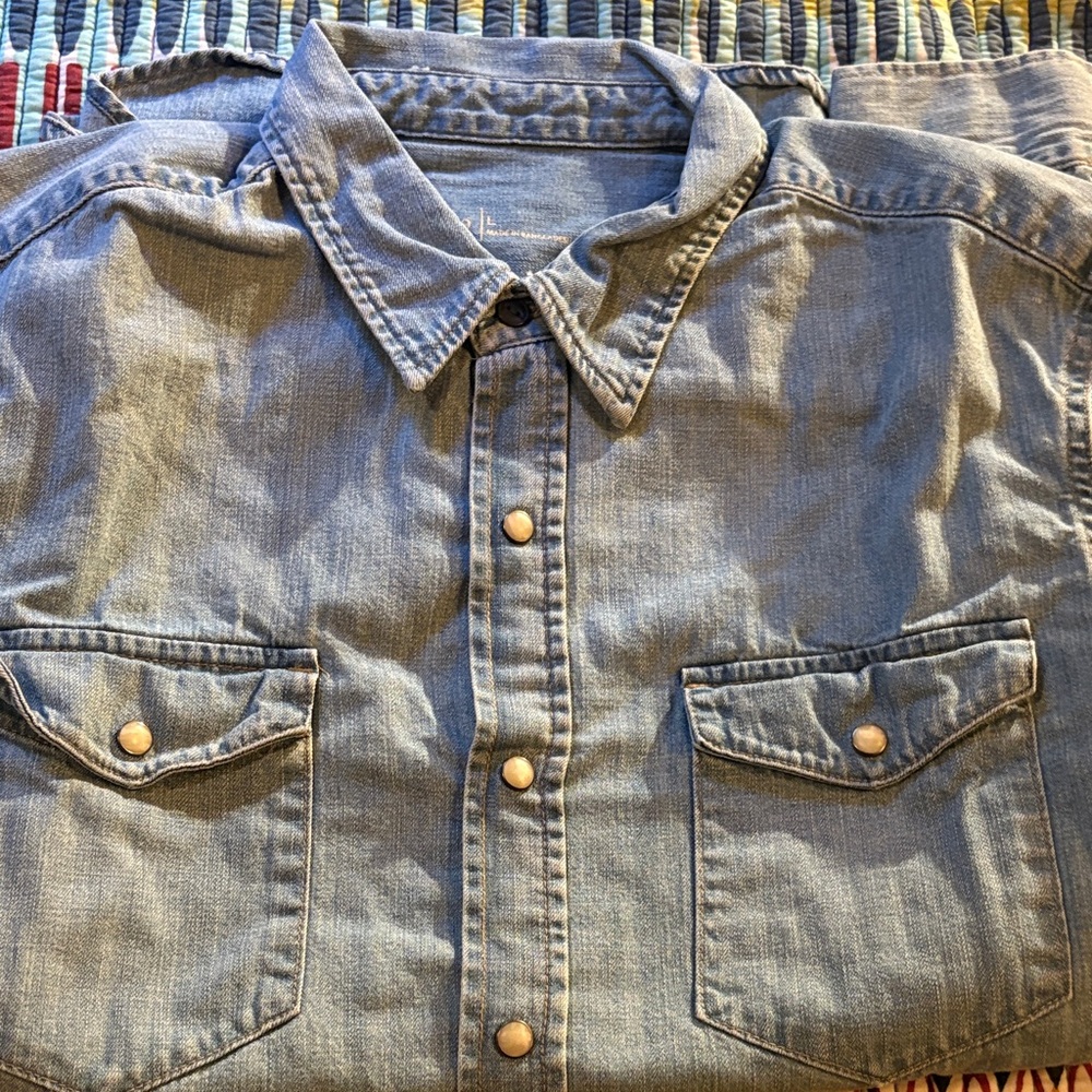 Men's Casual Denim Button Down Shirt